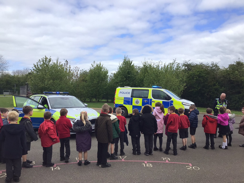 Another great day talking about road safety at King’s Cliffe Endowed Primary School this week– some fab drawings from pupils! A big thankyou to the Neighbourhood Policing Team for adding to the excitement with 2 police vehicles! @NNorthantsC @brakecharity @NorthantsPolice