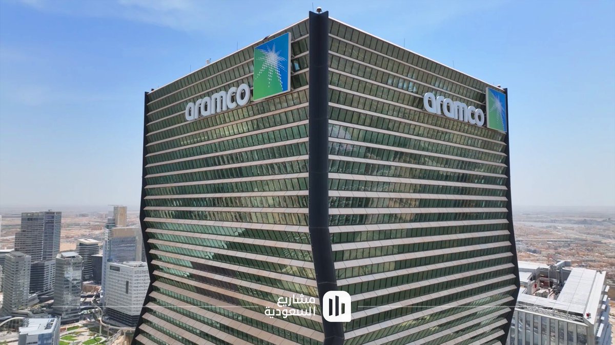 SaudiProject's tweet image. 🔴 عاجل 

شركة #أرامكو توقع شراكة عالمية مع الاتحاد الدولي لكرة القدم #فيفا، لتكون الشريك العالمي الرئيسي للفيفا حتى عام 2027، وتشمل الشراكة رعاية بطولة كأس العالم 2026، وكأس العالم للسيدات 2027