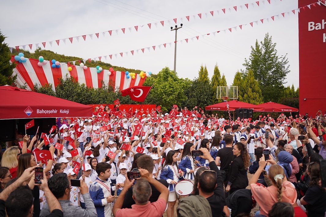 BkDenizli's tweet photo. 23 Nisan Ulusal Egemenlik ve Çocuk Bayramı’mız kutlu olsun! ♥️🇹🇷🎈 https://t.co/QbgOarw4KQ