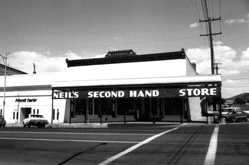 PIC OF THE DAY: (From 1974) Anyone ever shop (or remember) Neil's Second Hand Store? #PrescottAZ #PrescottAZHistory #OldPhoto