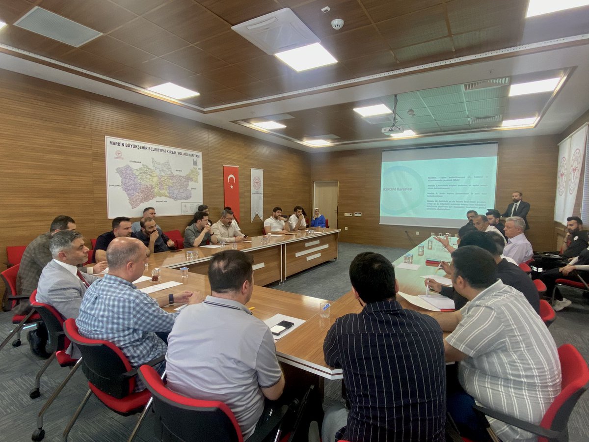 mardinilsaglik's tweet photo. İl Sağlık Müdürümüz Uzm. Dr. Saffet YAVUZ başkanlığında; ilimizdeki kamu ve özel hastanelerin başhekimleri, müdürlüğümüzün ilgili başkanlarının ve uzman hekimlerin katılımıyla 2024 Nisan ayı İl #ASKOM Toplantısı gerçekleşmiştir.
@sbshgm @acilafetgovtr @sbkhgm @tuncay_akkoyun https://t.co/rkhrb5t3ft