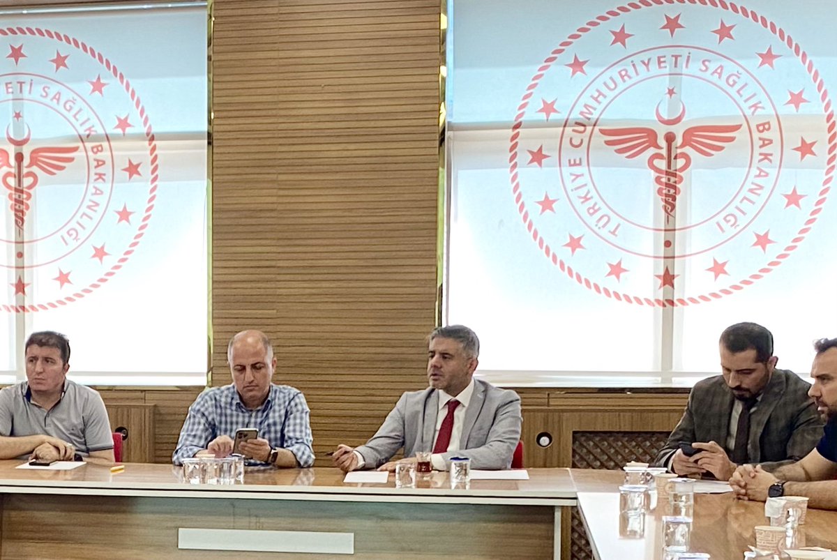 mardinilsaglik's tweet photo. İl Sağlık Müdürümüz Uzm. Dr. Saffet YAVUZ başkanlığında; ilimizdeki kamu ve özel hastanelerin başhekimleri, müdürlüğümüzün ilgili başkanlarının ve uzman hekimlerin katılımıyla 2024 Nisan ayı İl #ASKOM Toplantısı gerçekleşmiştir.
@sbshgm @acilafetgovtr @sbkhgm @tuncay_akkoyun https://t.co/rkhrb5t3ft