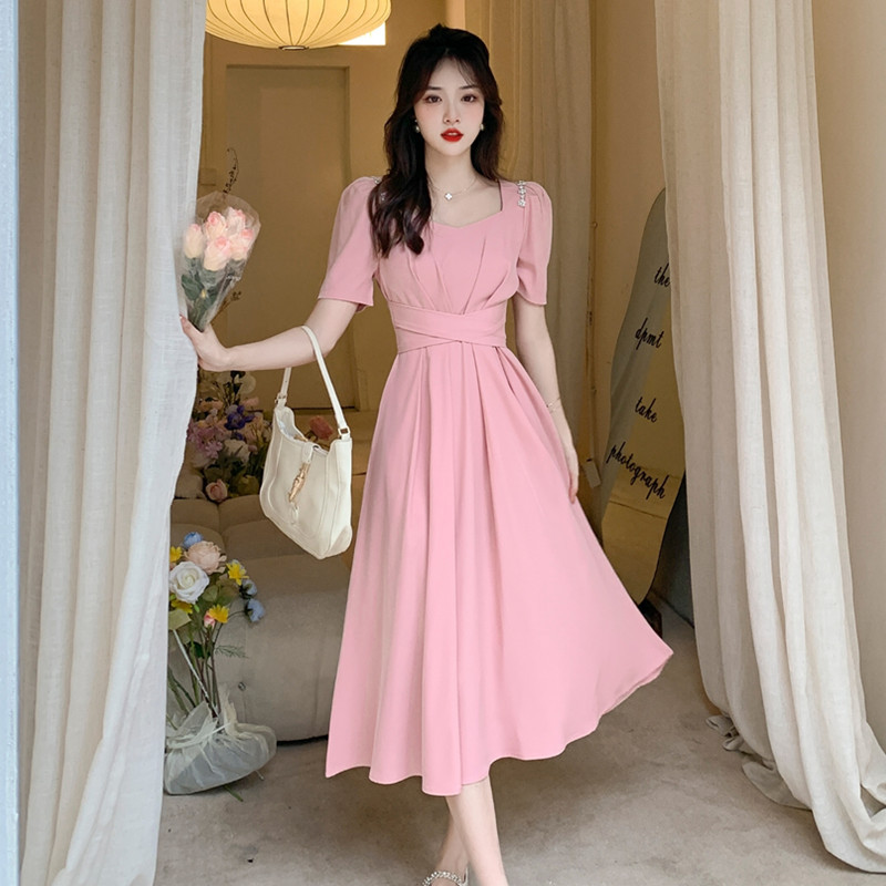 This stylish dress shows the softness and toughness of women to the fullest. Whether it's going to a party or a date, it can make you shine.🥰