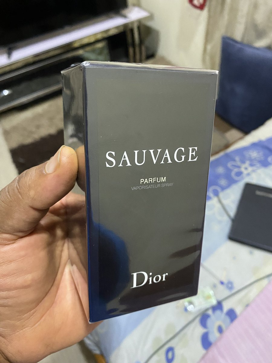 DIOR SAUVAGE PARFUM..Okay I won’t say much. We all know how good this is. Spicy, Woody, Musky . Great fragrance #SOTD