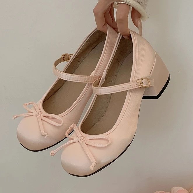 PRETTY HEELS

— a thread