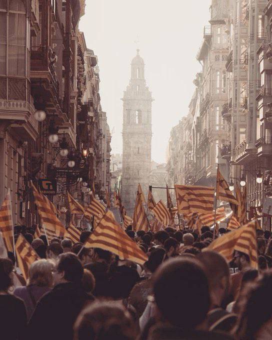 Més de tres segles després i encara estem ací. I guanyarem, perquè el nostre país s’ho mereix. #25abril