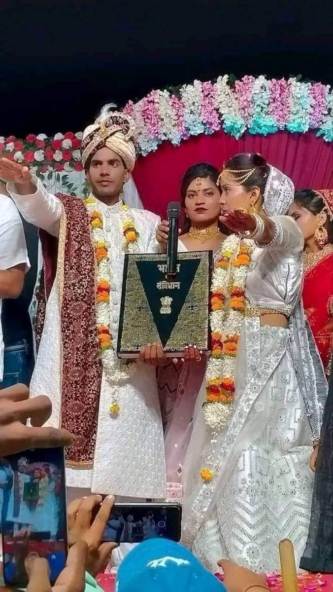 Beautiful Constitutional Marriage, Congratulations to this couple, Jai Bhim! Such marriages will put an end to the illegal business of pundits.