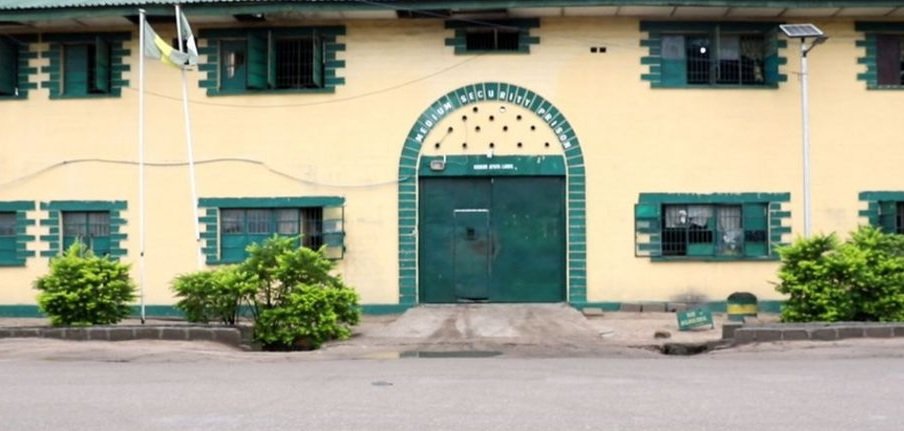 BREAKING: 118 Inmates Escape As Rainstorm Damages Nigerian Prison | Sahara Reporters bit.ly/3wbDQEb