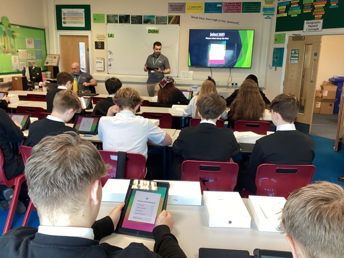 Great to see the year 10 students at Hayle Academy enjoying their iPads as part of our TPAT Advantage Project. 📷📷
#tpatadvantage #learningisfun #multiacademytrust #education #ipadsineducation