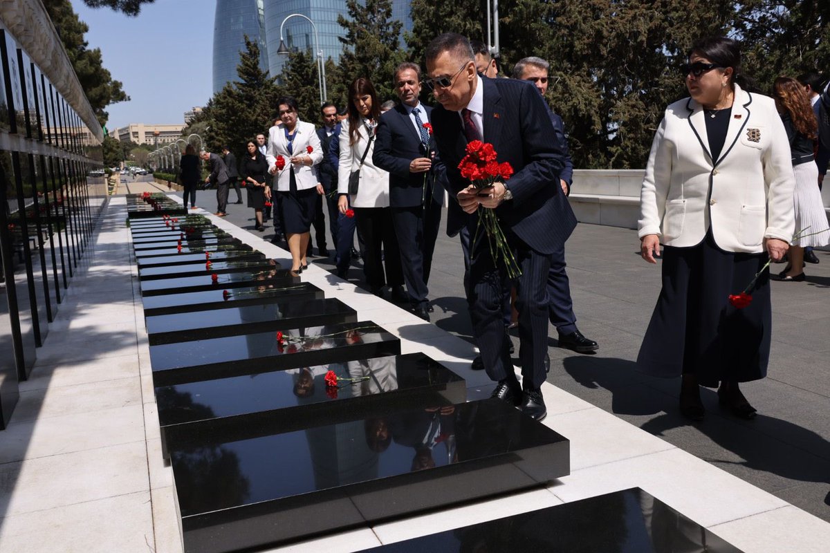 TDT Parlamentoları Dışişleri Komisyonları olarak Azerbaycan ve Türkiye arasındaki sarsılmaz kardeşlik bağlarının temelini atan Azerbaycan milli lideri Sayın Haydar Aliyev'in kabrini, Karabağ şehitlerini, Bakü'nün istiklali için şehitlik makamına yükselen kahramanların