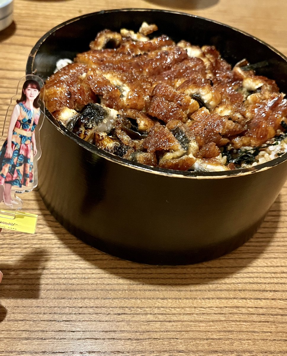 tinywife2024's tweet photo. #銀行強盗にあって妻が縮んでしまった事件
明日からいよいよ、名古屋公演が御園座にて開幕✨

🟡26日18:00
🟣27日12:00/17:00
🔵28日12:00

当日券もございますので、ご来場お待ちしております🎟

ひつまぶしがより大きく感じられる、ミニサイズのアクリルスタンドも劇場にて販売しております🤭✨ https://t.co/6yRnDvz47n