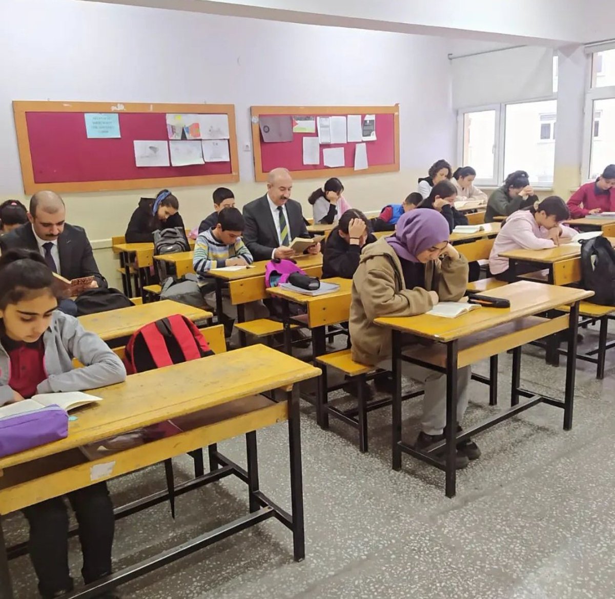 📖 Kayseri Birlikte Okuyor!

#birlikteokuyoruz 

<a href="/kayserivaliligi/">T.C.Kayseri Valiliği</a>
<a href="/gokmen_cicek_/">Gökmen Çiçek</a>
<a href="/kayserimem/">Kayseri İl Millî Eğitim Müdürlüğü</a>