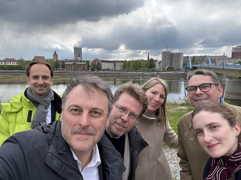 Since yesterday at the latest, the twin city of Frankfurt/Oder-Slubice also has a special place in the 🇵🇱🇫🇷🇩🇪friendship.Thanks from the German planning staff to the colleagues from #Paris and #Warsaw for two days of intensive consultations. #EU #Europe @AuswaertigesAmt