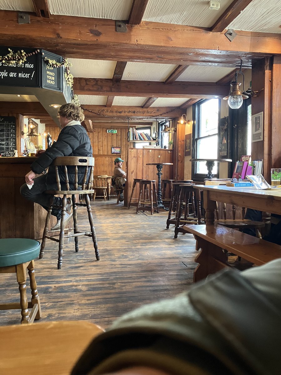 There is a halo of warmth and earthiness that inhabits the wooden surroundings of pubs as I mused on after an afternoon in Cambridge at the weekend atjpubs.substack.com/p/the-wooden-w…