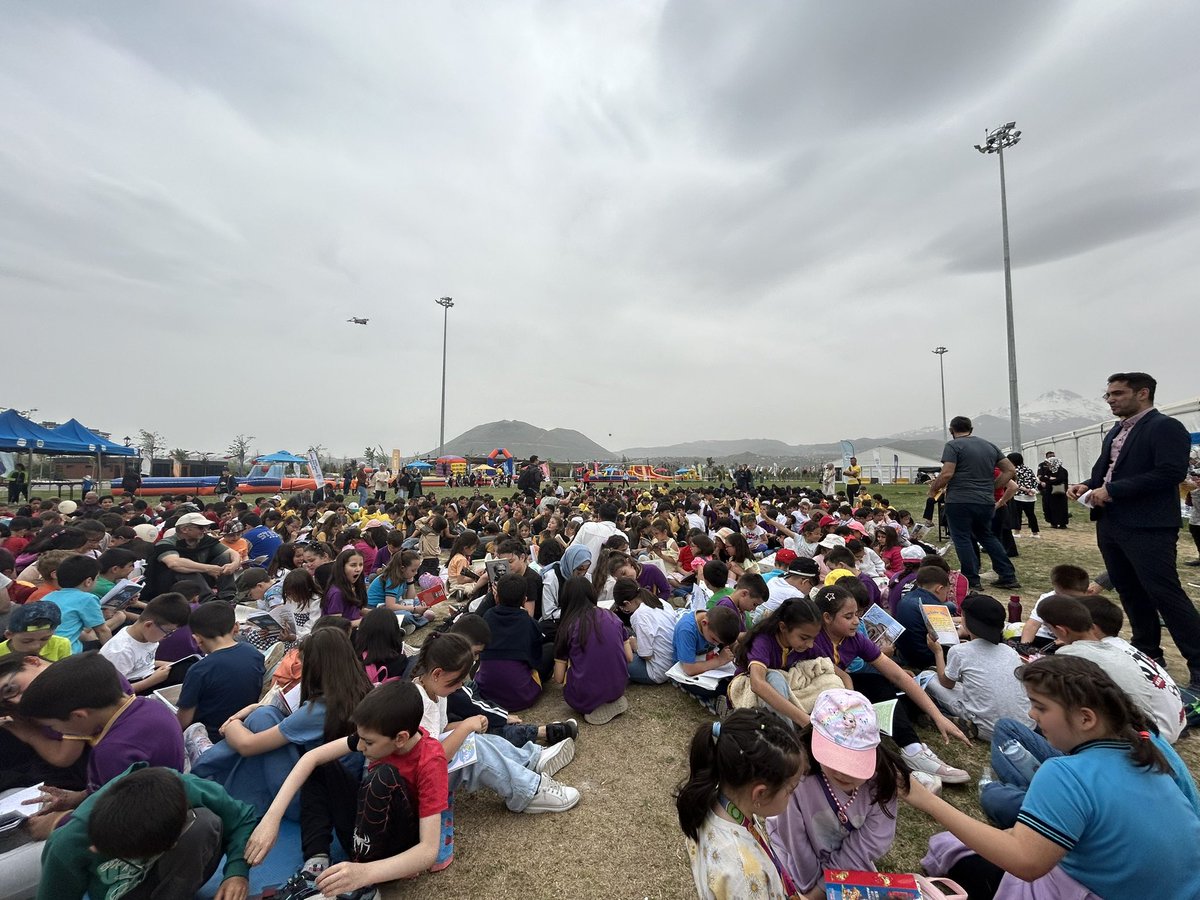 📖 Kayseri Birlikte Okuyor!

İl Millî Eğitim Müdürümüz Bahameddin Karaköse’nin Kayseri Çocuk Kitap Fuarı ve Şenliği'nde öğrencilerimizle kitap okuma etkinliği başladı!

#birlikteokuyoruz