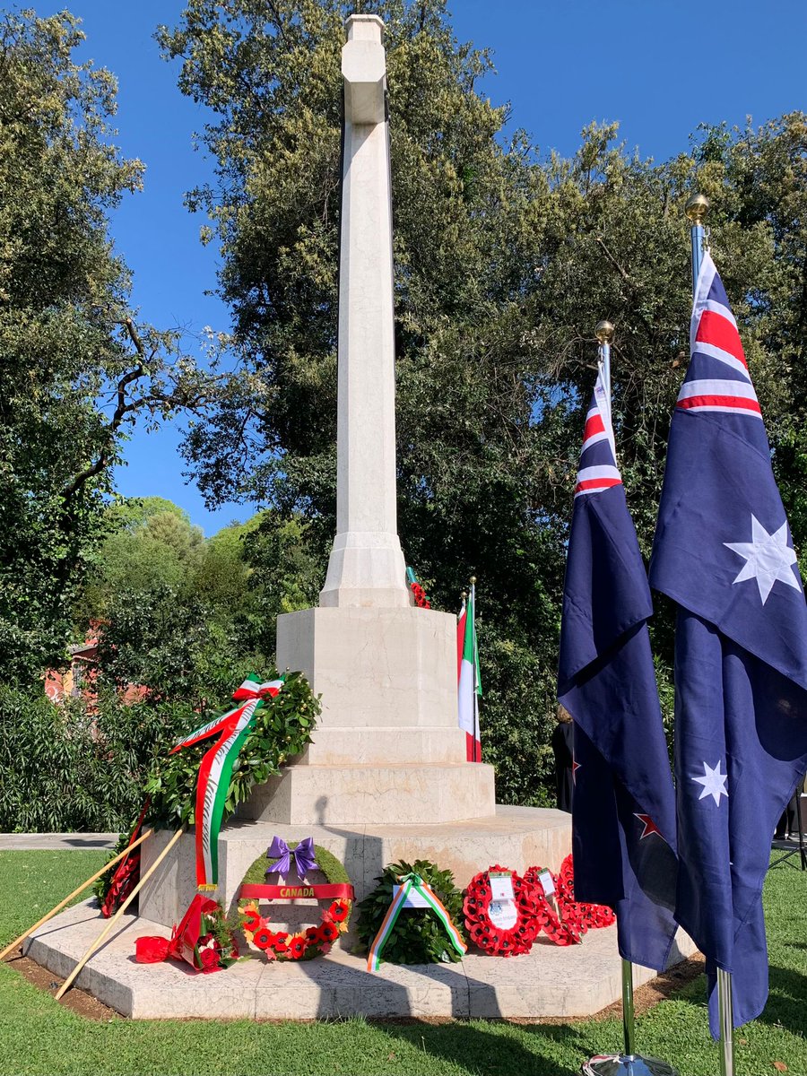 Thank you 🇳🇿 @nzinrome and 🇦🇺 @AusAmbRome for today’s moving ceremony at the Rome War Cemetery to commemorate #AnzacDay