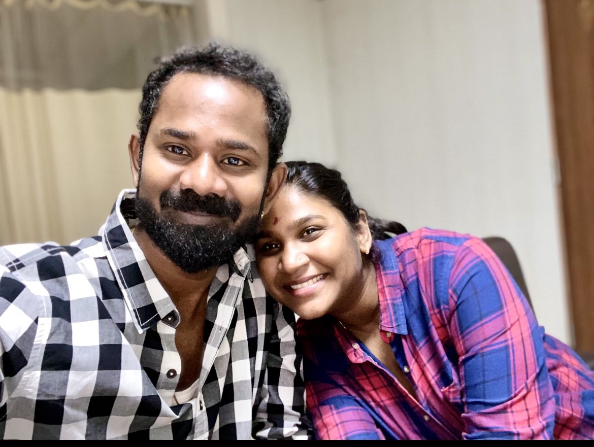 kayaldevaraj's tweet photo. April 26 

Happy Birthday @navalakshmi Sister 

#HappyBirthdayNavalakshmi #HBDNavalakshmi 
#HBDRJNavalakshmi

Versatile Actor @thilak_ramesh Wife and RJ https://t.co/TIVIOahqCa