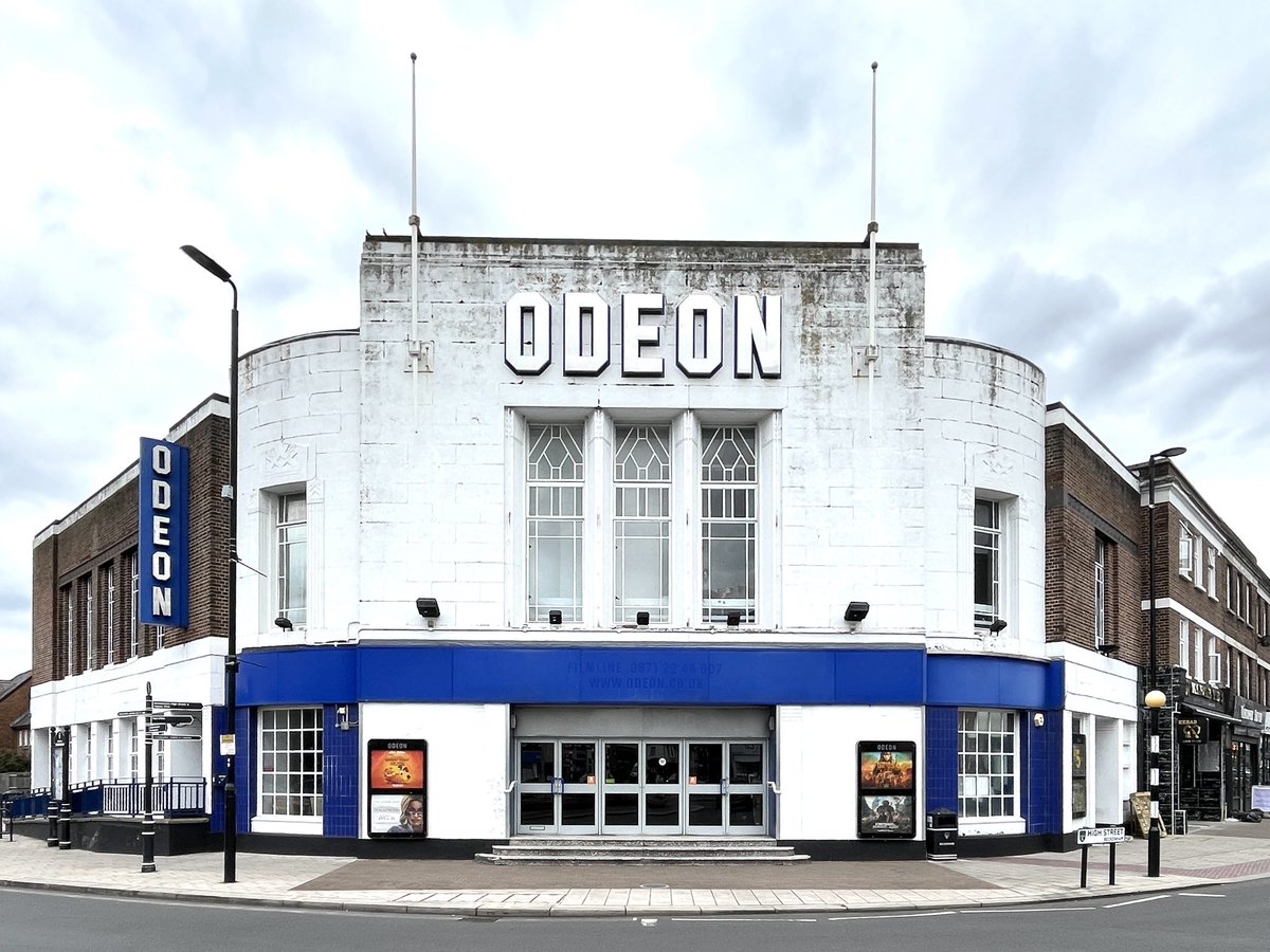 Spent yesterday out and about in Orpington, Petts Wood and Beckenham for Modernism Beyond Metro-Land. Great to see the Odeon in Beckenham still showing films, going since 1930! To see more like this, sign up for guide here ⬇️🎬📚 unbound.com/books/modernis…