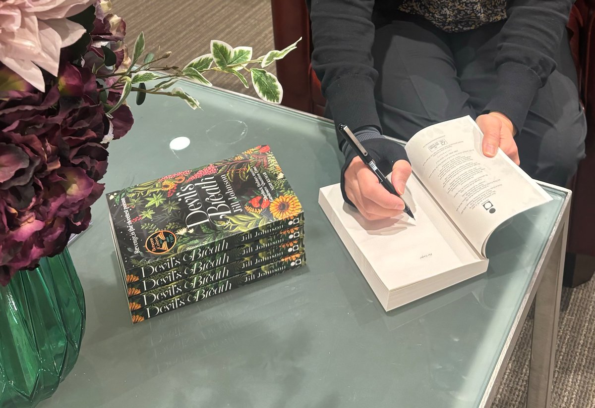 Poised to sign paperback copies of #DevilsBreath at @WaterstonesNG last night before pitching #HellsBells at the @bonnierbooks_uk East Midlands Waterstones Roadshow event. What a great evening. What a brilliant bunch of writers. What a fantastic range of books. @bwpublishing