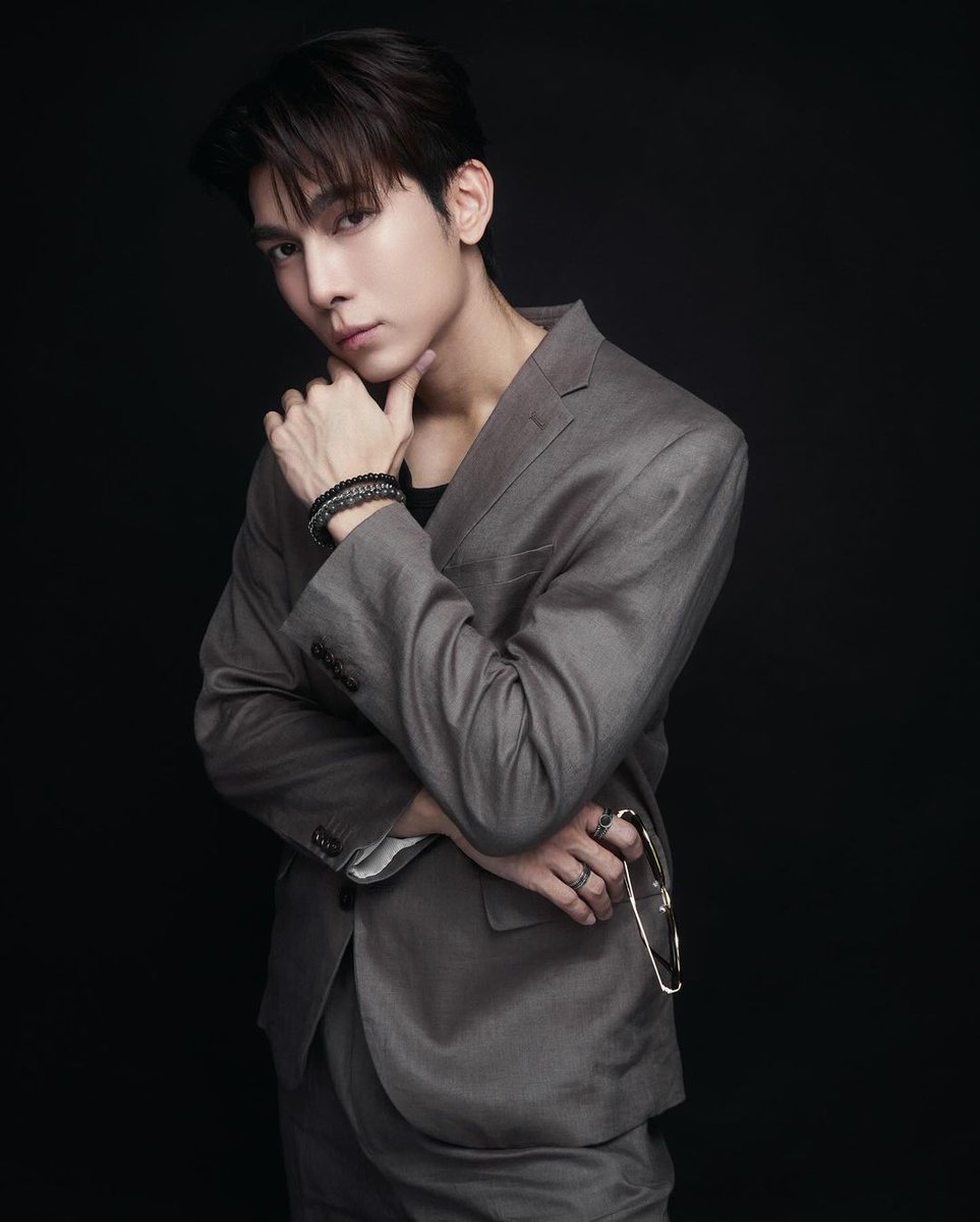 lofficielmy's tweet photo. Congratulations @mewsuppasit because the Thai superstar has officially been named the new @hm ambassador for Thailand ⭐️⭐️⭐️!

#mewsuppasit #mewambassadorhmthailand #มิว #HM #มิวศุภศิษฏ์ https://t.co/sJV5yRztPL