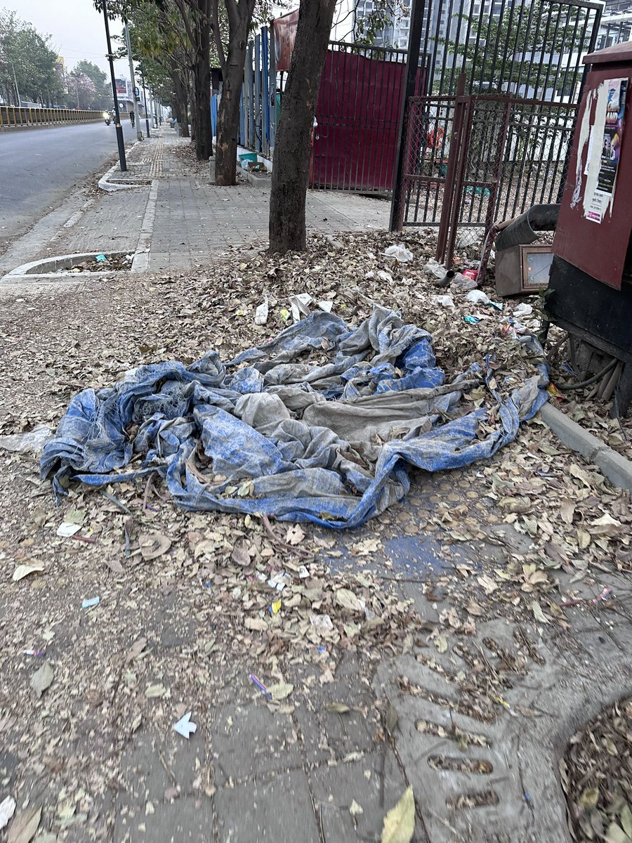 mayureshmjoshi's tweet photo. This is footpath in smart city. Work is going from last 6 to 8 months. 
No space to walk. No cleaning by PCMC. Everywhere garbage on footpath.
It is in 100 mtr length. Silver Palm Grove to Hotel Twelve 21,Opposite Nivrutti Lawns.Ravet
@PCMCSarathi 
@pcmcindiagovin https://t.co/T72mbzRmtR