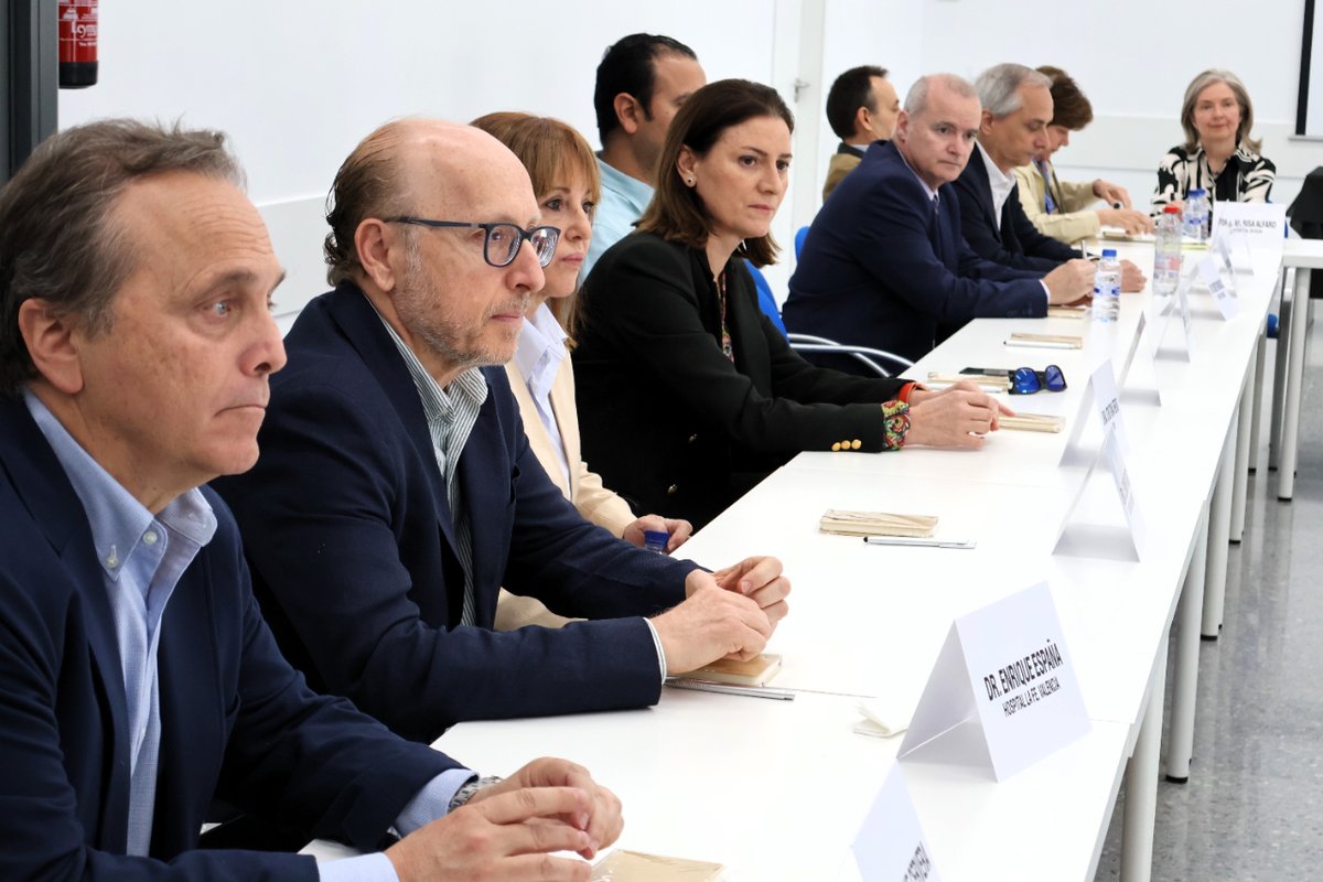 👀 Con motivo de la celebración del congreso de la @softcv, el ICOMV ha acogido una reunión de los jefes de servicio de Oftalmología de todos los hospitales de la Comunidad Valenciana. 👏 🏥 Una reunión histórica, celebrada en la casa de todos los médicos valencianos. #SOCV2024