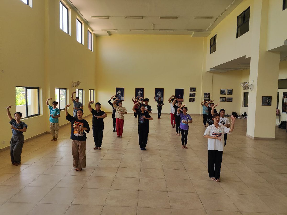 The @indembcam is proud to promote Indian classical dance among the students of the Royal university of Fine Arts, Phnom Penh. 

Join free classes on Tues & Sat 9:30 am

@devyani_K 
@MEAIndia 
@iccr_hq 
@sangeetnatak 
@ignca_delhi