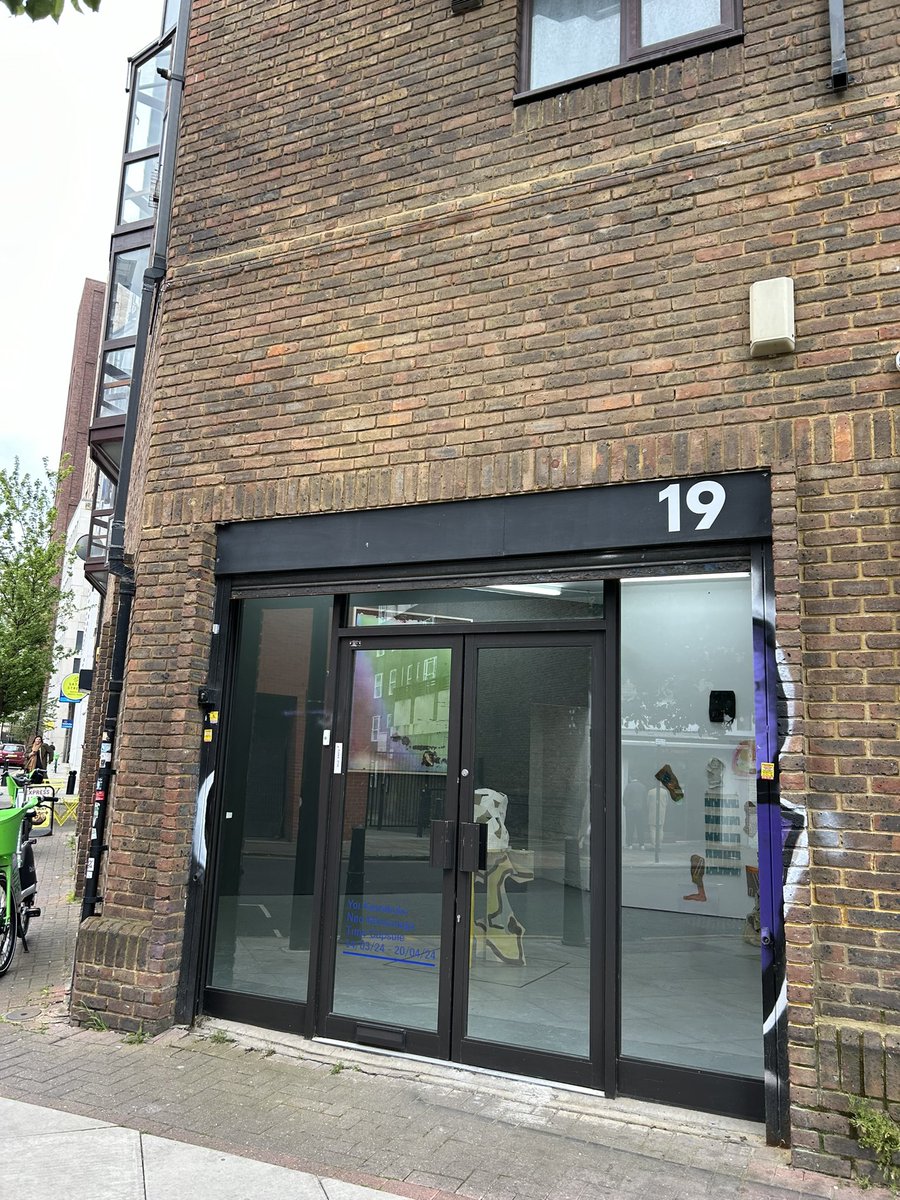 昨日Yamamoto Keiko RochaixギャラリーでYoi Kawakubo/Nao Matsunaga 2人展を鑑賞。スペイン生まれの川久保ジョイさん<a href="/YoiKAWAKUBO/">川久保ジョイ| Yoi KAWAKUBO</a> は福島原子力発電所近くに埋められたフィルムによる写真。強烈な放射線や湿度や菌類などによって露光。人類学的多角調査で制作yamamotokeiko.com/exhibitions/yo… #ロンドンアート