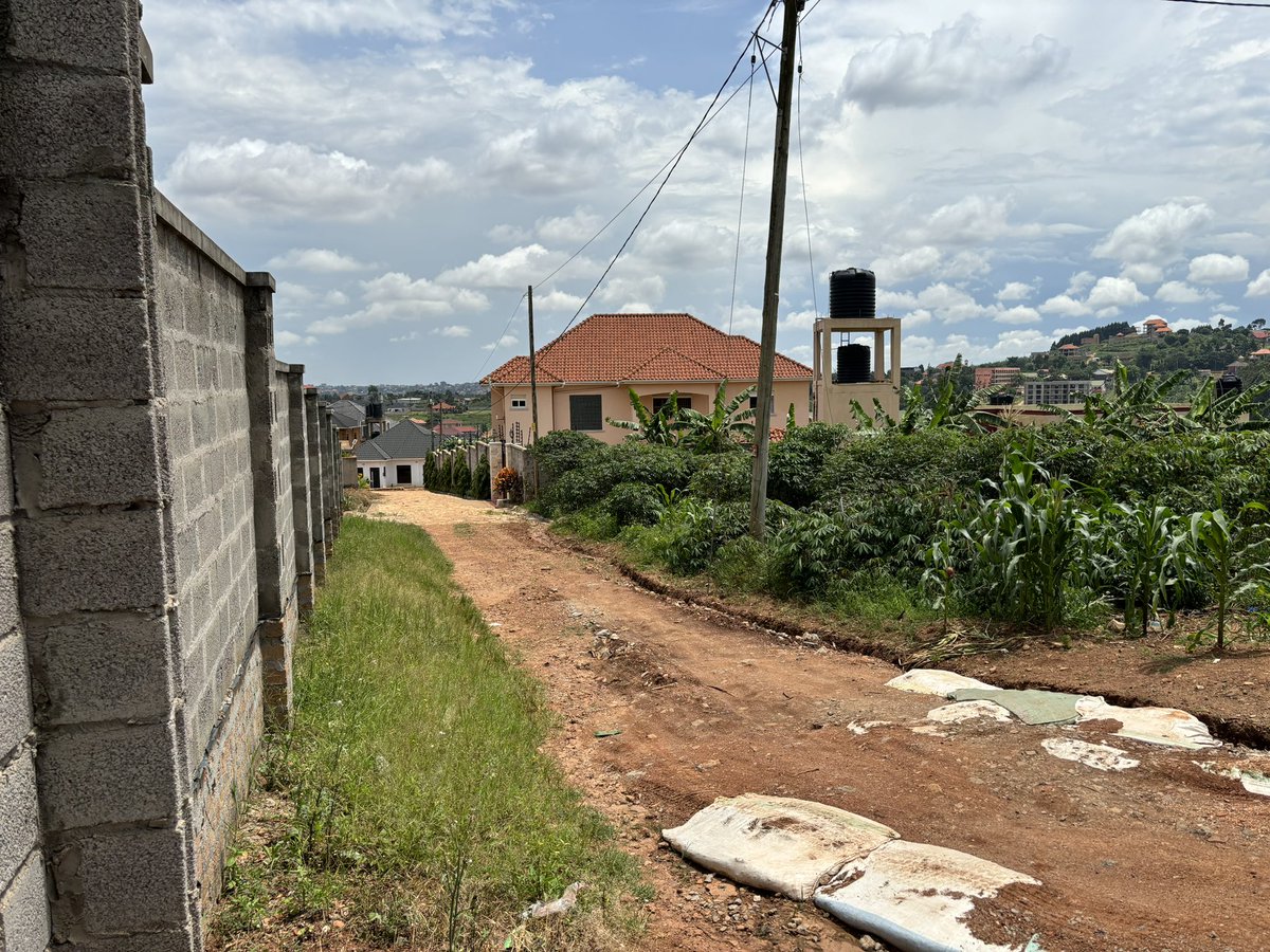 Plot for sale:

Price: 75m ugx

Namugongo - Sonde hill view estate

13 decimals ~ 100ft X 50ft ready title

For rentals & home builders

+256 708 732 104