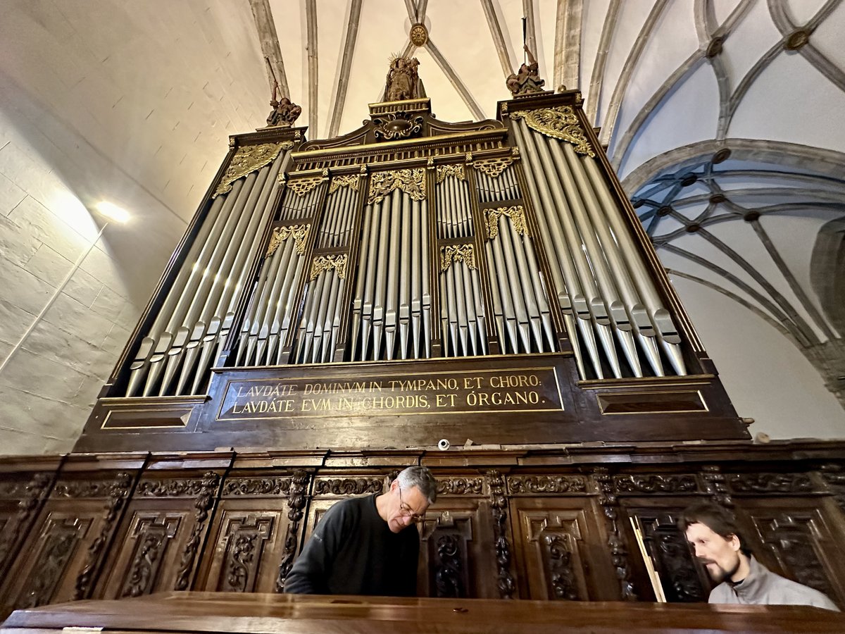 🎹 Bi urteetako lanen eta inbertsio garrantzitsu baten ondoren, Bergarako San Pedro elizako Stoltz Freres organoa herrira bueltatu da lan guztiak bukatzeko.

Azalpen guztiak ezagutu asmoz, udal ordezkariek bisita egin dute lanetara.

#Bergara #IzanBiziEkin