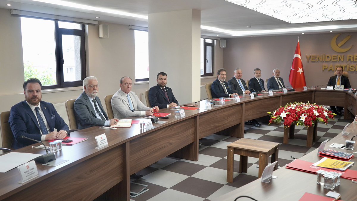 Genel Başkanımız Dr. Fatih Erbakan’ın başkanlığında MYK toplantısı başladı.