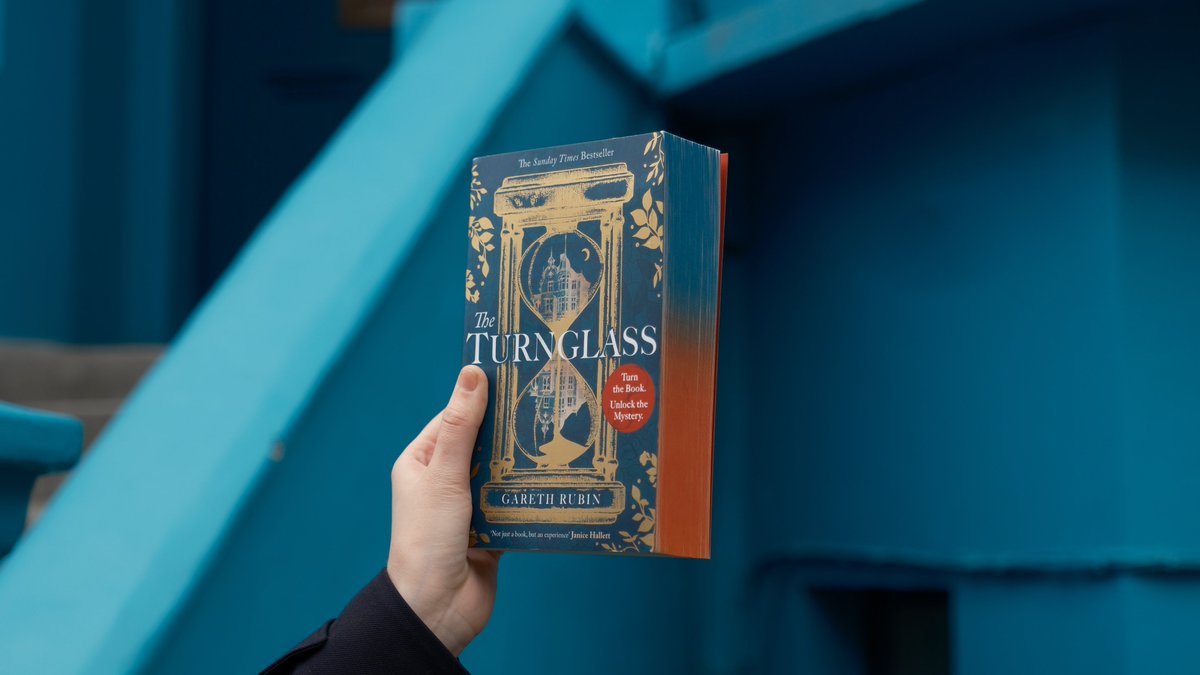 'These tales are intertwined and parasitic. Beguiling and, I think, a little strange too.' THE TURNGLASS by @GarethRubin, a unique novel that encompasses two intertwined stories printed on opposite sides of the same book, is out today in paperback 🎉 📚uk.bookshop.org/p/books/the-tu…