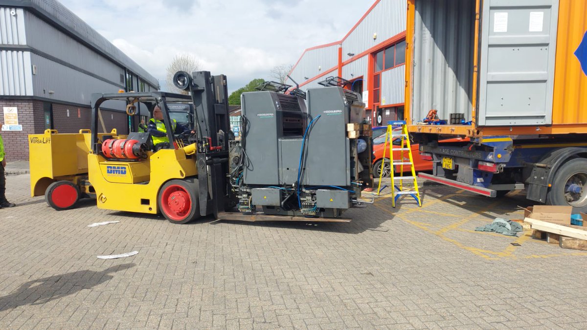 DPM_UK's tweet image. Up and Away !! This Heidelberg SM74-6 loading today from London and on it's way to our trusting friends in Indonesia! #usedheidelberg #heidelbergpresses #dpm