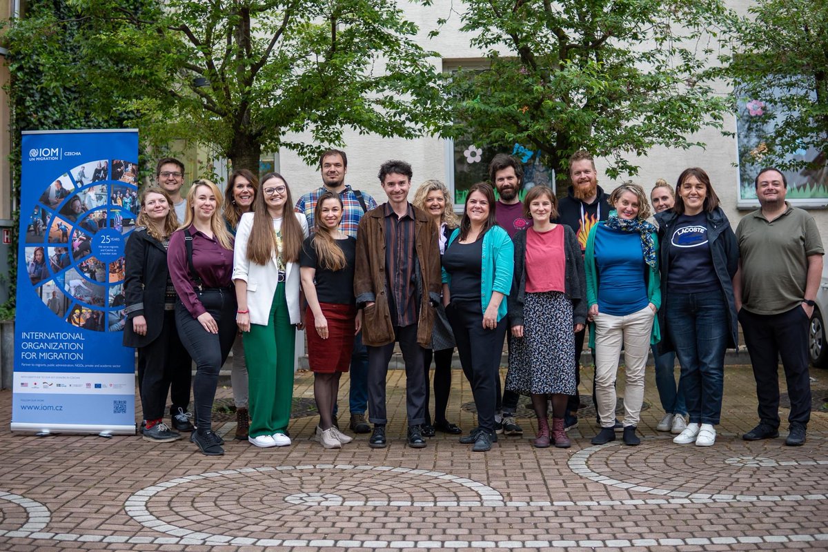 Romodrom_ops's tweet photo. Naše kolegyně Lucie nedávno absolvovala
intenzivní školení o správě nouzových táborů,
pořádané @UNmigration.  Nyní je jednou ze 14 certifikovaných šklitelů a my díky jejím vědomostem můžeme poskytovat lepší služby v krizových situacích dle principů UN. https://t.co/7Cr29QgPcX