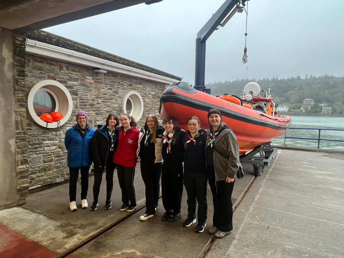 🚤 Crosshaven Senior Branch had an eye-opening visit to Crosshaven @RNLI! 🌊 Organized by Ciara, the visit shed light on the incredible work of the RNLI, especially with 3 former Guides now volunteer crew members. #IrishGirlGuides #GivingGirlsConfidence #GirlGuides #volunteers
