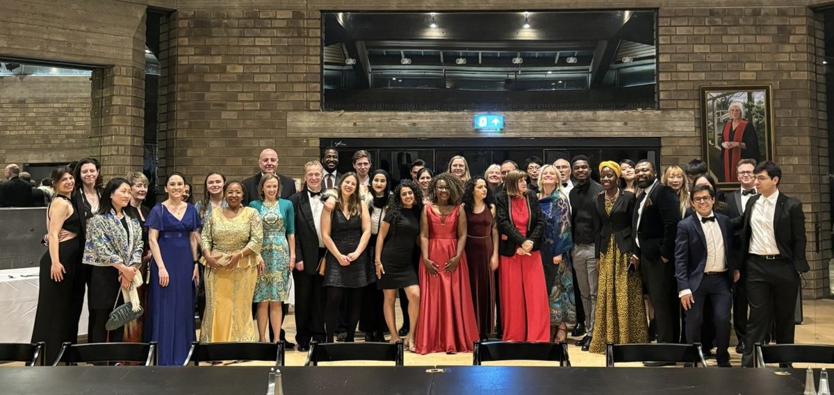 Completing a PhD while running a charity on another continent is no mean feat. So it was wonderful to honour that juggling act last weekend, as Darwin hosted a charity ball to support the work of Tusome Africa, founded by Darwinian Bea Simpson. darwin.cam.ac.uk/news/charity-b…