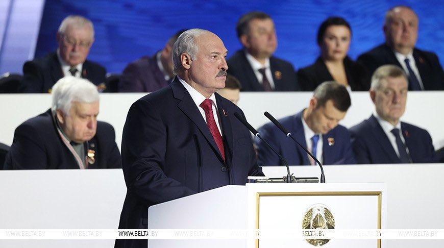 President #Lukashenko: We're fine w/ the fact that Western liberals dislike our political model. However, we don't reject progressive forms of Western European democracy. We integrate them into our political system, our culture, our worldview as long as they're compatible w/ our