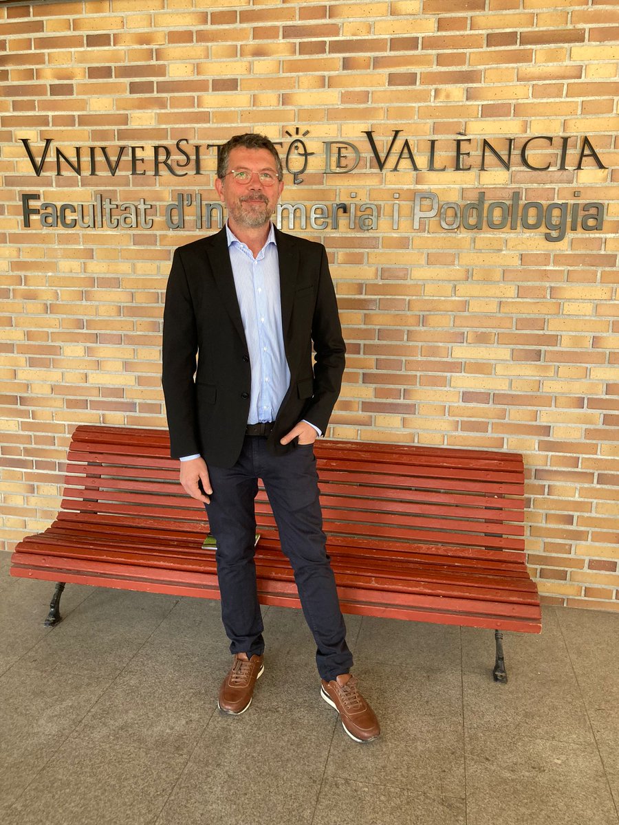 Fac_Infermeria-Podologia_UV tweet media