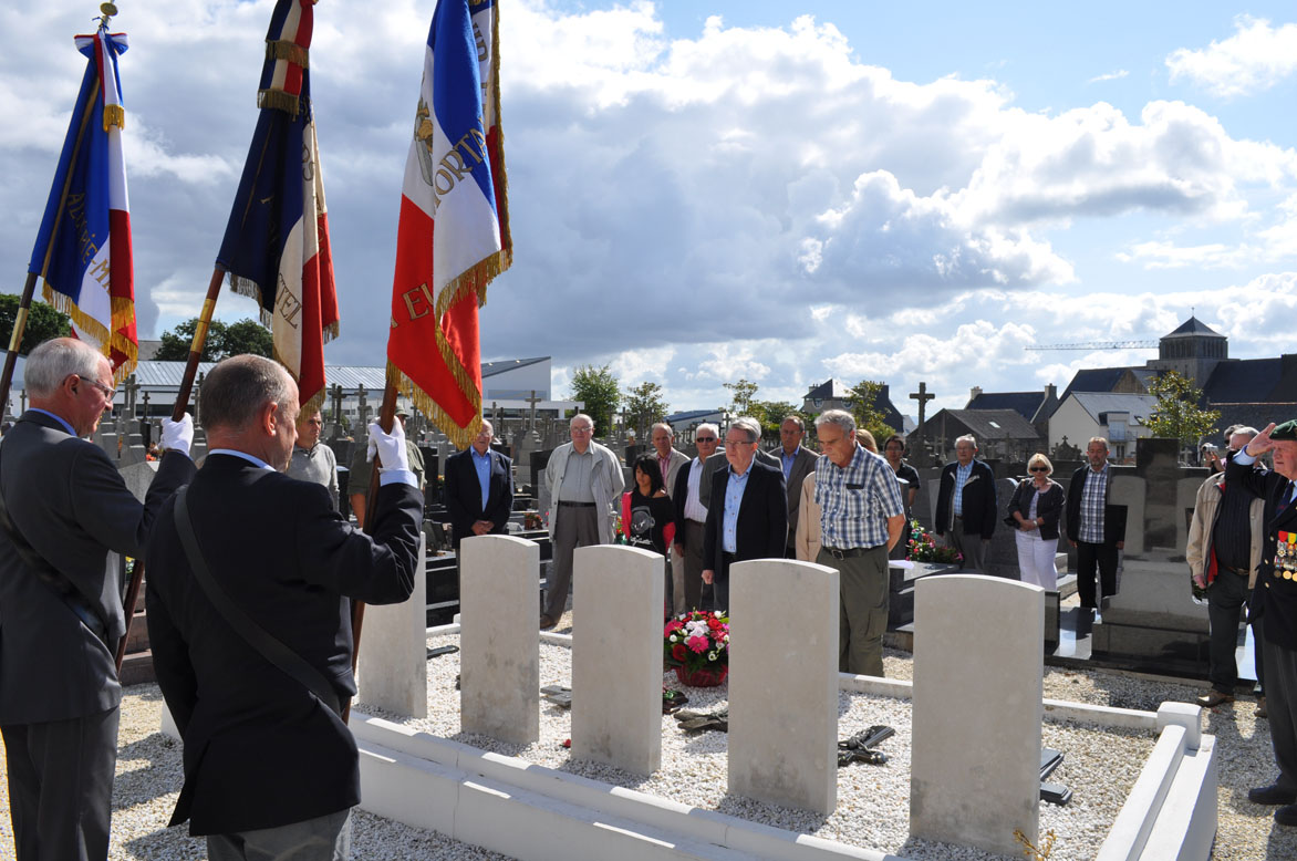 On 1 September the nearby town of Plougastel-Daoulas will hold a special ceremony to honour the Australian and British crew of a Lancaster shot down 80 years ago #AnzacDay #Anzac2024 The Bretons do not forget...