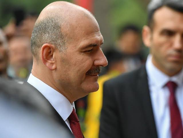 AK Parti İstanbul Milletvekili Süleyman Soylu: “Benim hakkımda son 10 ayda toplam 550 köşe yazısı yazılmış ve hepsi olumsuz. Bu normal mi?”