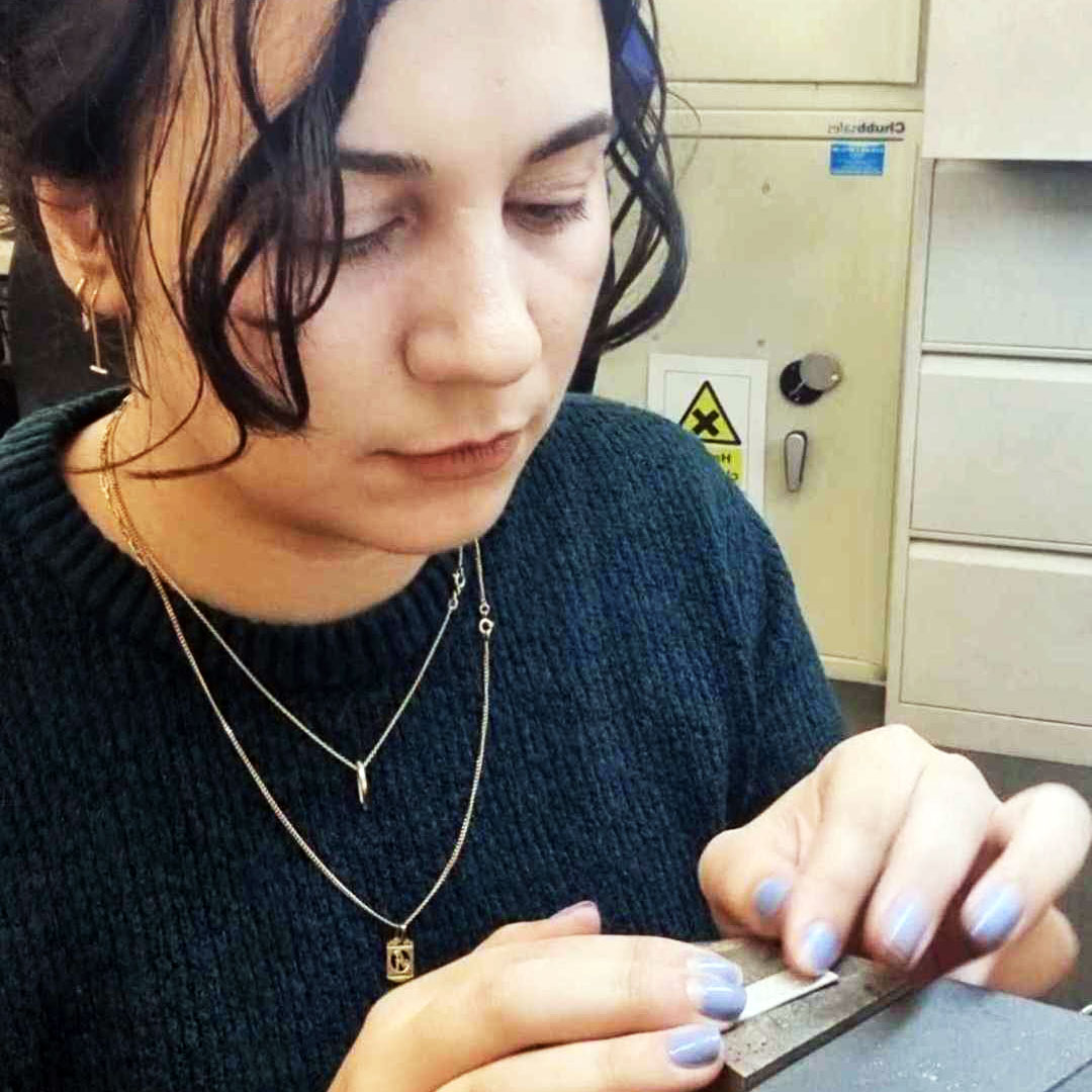 The second of our four 2024 training bursary recipients in precious metal crafts, supported by @RoyalMintUK, is Andreia Gomes from London, who will train at the VS Jewellery School in Hatton Garden. heritagecrafts.org.uk/heritage-craft…