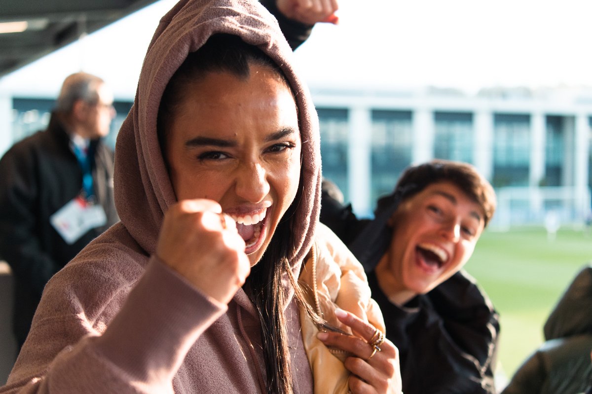 🤣💪 La réaction de @SakinaKarchaoui et @elisadealmeida après le but d'Anaïs Ebayilin 👀🥰