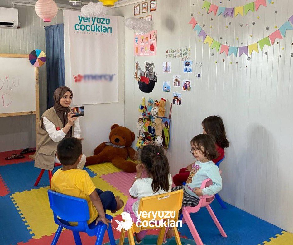 yecedorg's tweet image. YEÇED Kahramanmaraş çocuk dostu alanımızda etkinlik günü! 📖

Okul öncesi grubumuzla etkinlik kitabına çalıştık. 📚

Sandalye kapmaca oyununu hareketli hale getirdik. 🪑🙅🏻‍♂️🙅🏻‍♀️

#kahramanmaraş #etkinlik #ödev #sandalyekapmaca