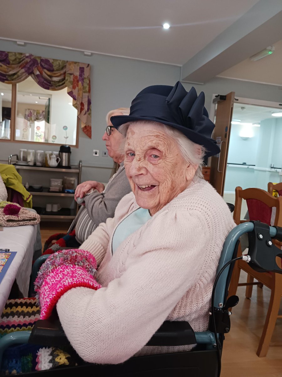 Always lovely to welcome the #Yeovil #WI & Yeovil #WomensUnion to Chestnut Lodge. Residents loved modelling the hats you brought, and your kind handmade gifts of blankets and twiddle muffs. 

Thank you so much ladies! ❤️

#HappyReminiscences #Somerset #CelebratingSocialCare