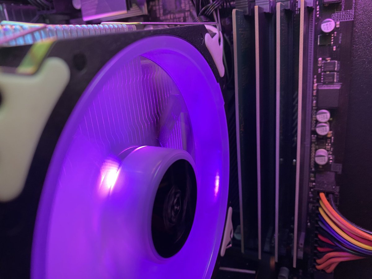 SakuraiNodoka's tweet image. メモリー増設完了✅
#メモリー増設
#DDR4
#ゲーミングPC
#ゲーム配信