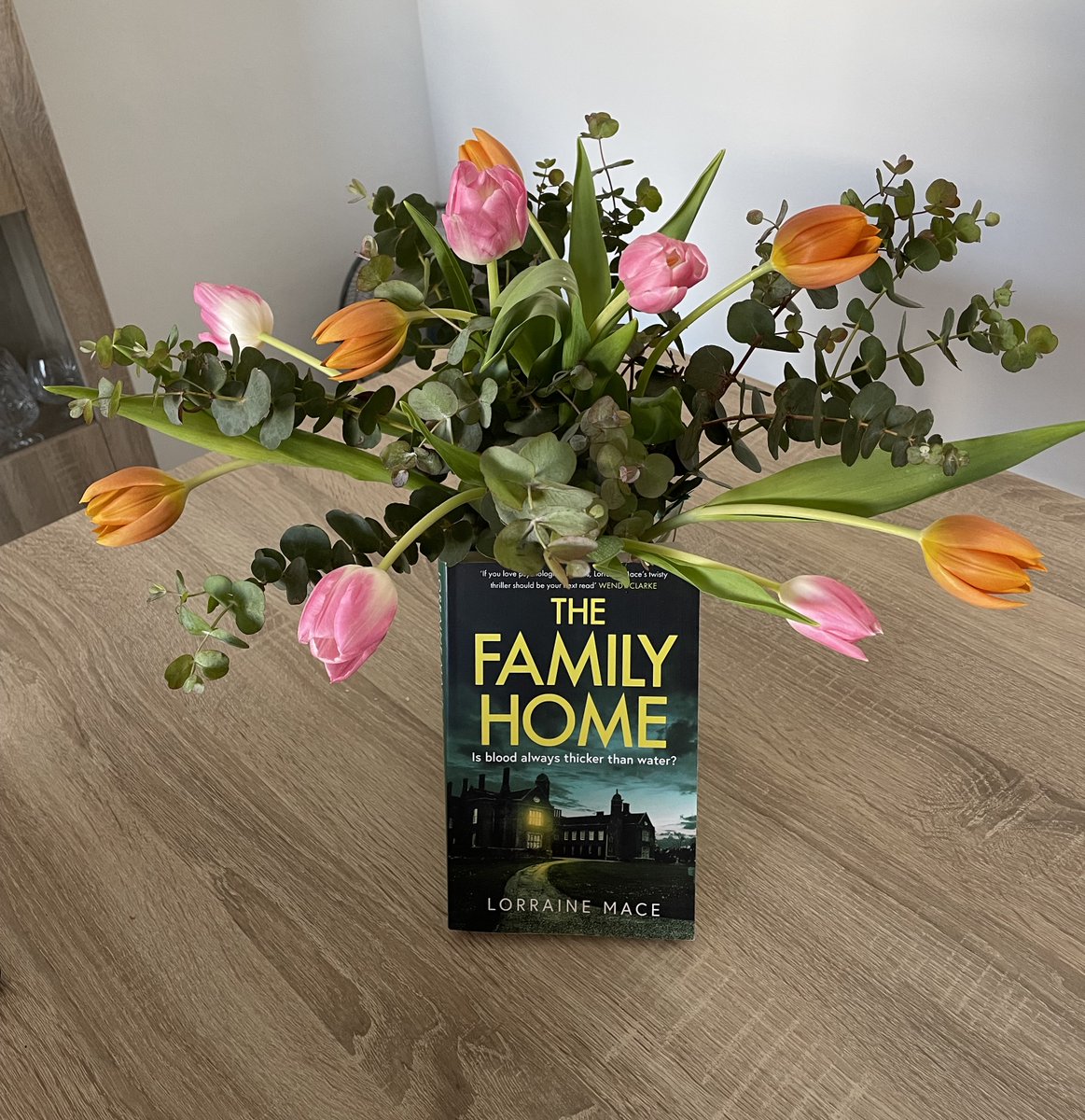 Publication day flowers for The Family Home. Available now: amzn.to/49V2lmR Thank you @bea_grabowska and @AccentPress