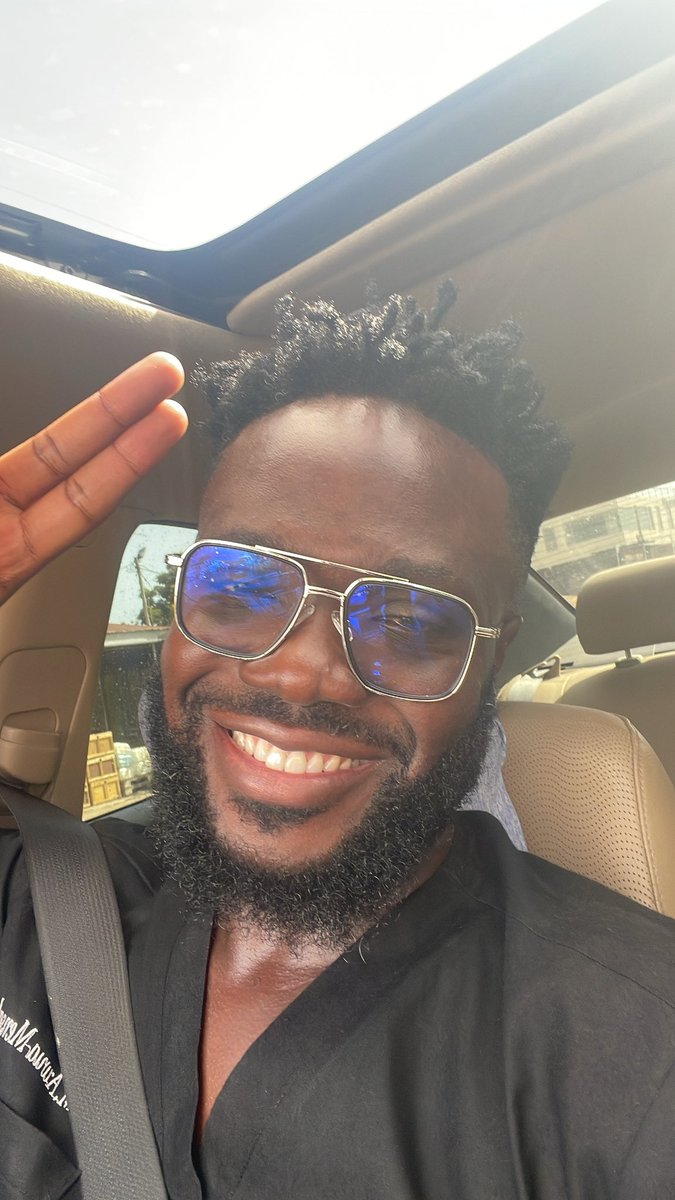 Dr_Awua's tweet photo. 😁 Reply to this with a picture of you smiling. One lucky winner gets a FREE CONSULTATION and 20% OFF for a SCALING &amp; POLISHING with me! #DrAwua https://t.co/QOoYzrhpvb
