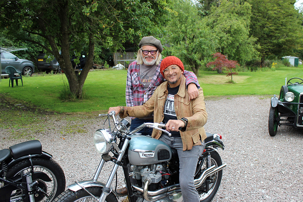Shed & Buried Series 6 starts in June 

Henry and Fuzz return to Quest for some ...

Read more here: modernclassicbikes.co.uk/shed-buried-se… 

#IndustryNews #LatestNews #TV #FindItFixItFlogIt #HenryCole #JunknDisorderly #ShednBuried #TheMotorbikeShow