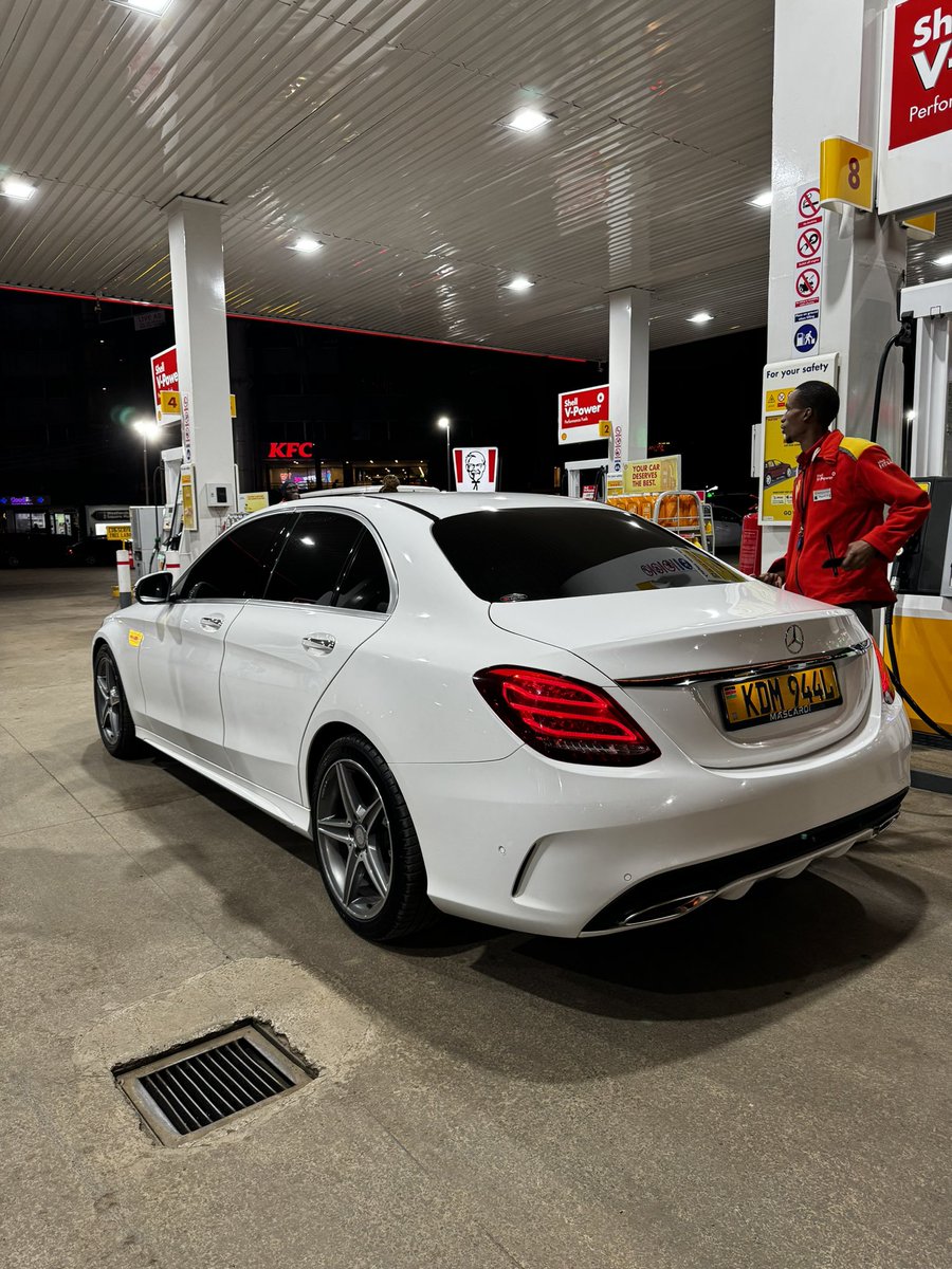 MelMulanda's tweet photo. I asked my boys to deliver the cleanest W205 money can buy. Full exterior detailing, ceramic coating, buffing, leather treatment, windows… everything.  Safe to say the team @UltrshineAuto delivered🙏 https://t.co/p4lEoPqgSj