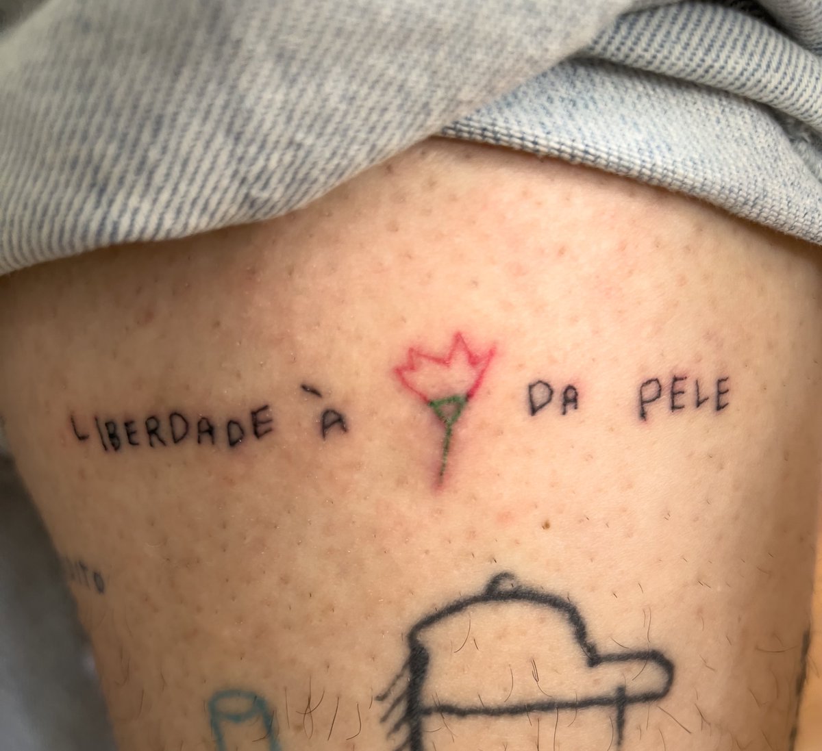 25 de Abril sempre! 🌹